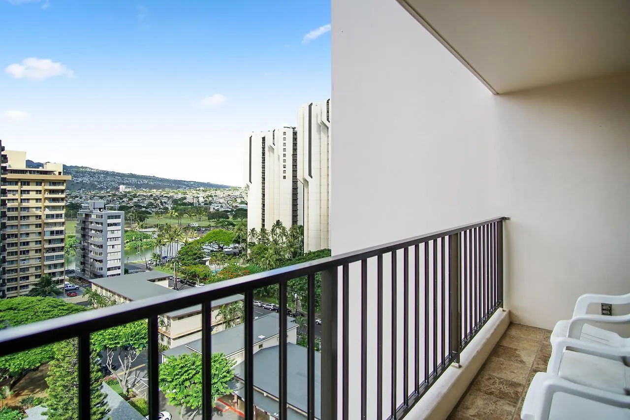 Construction Special At The Waikiki Banyan Free Parking And Wifi Apartment Honolulu